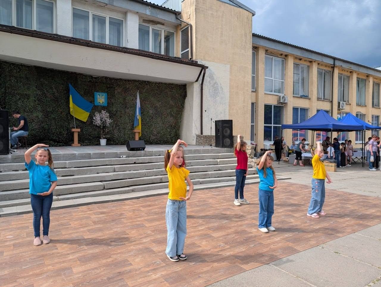 Мікрорайону Яблуневий міста Обухова 52 роки. Вітаємо!