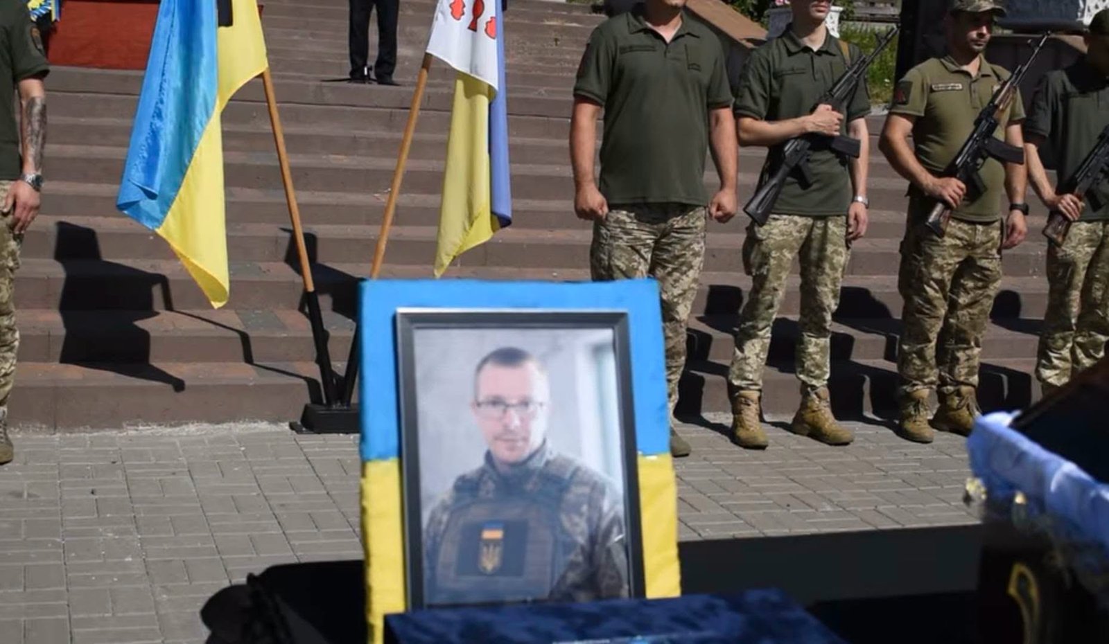 ОБУХІВСЬКА ГРОМАДА НАВІКИ ПОПРОЩАЛАСЯ З ГЕРОЄМ – ЮДІНИМ ВОЛОДИМИРОМ